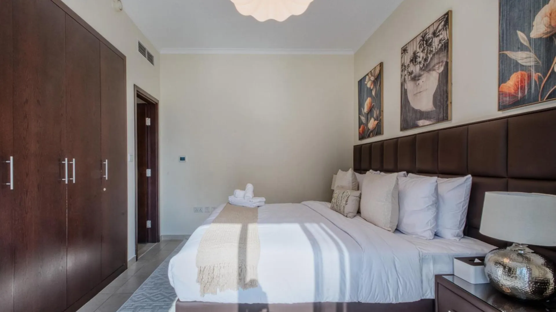 Luxury 1-Bedroom Apartment With Burj Khalifa View Dubai