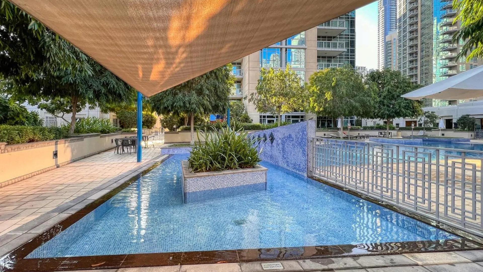 Luxury 1-Bedroom Apartment With Burj Khalifa View Dubai