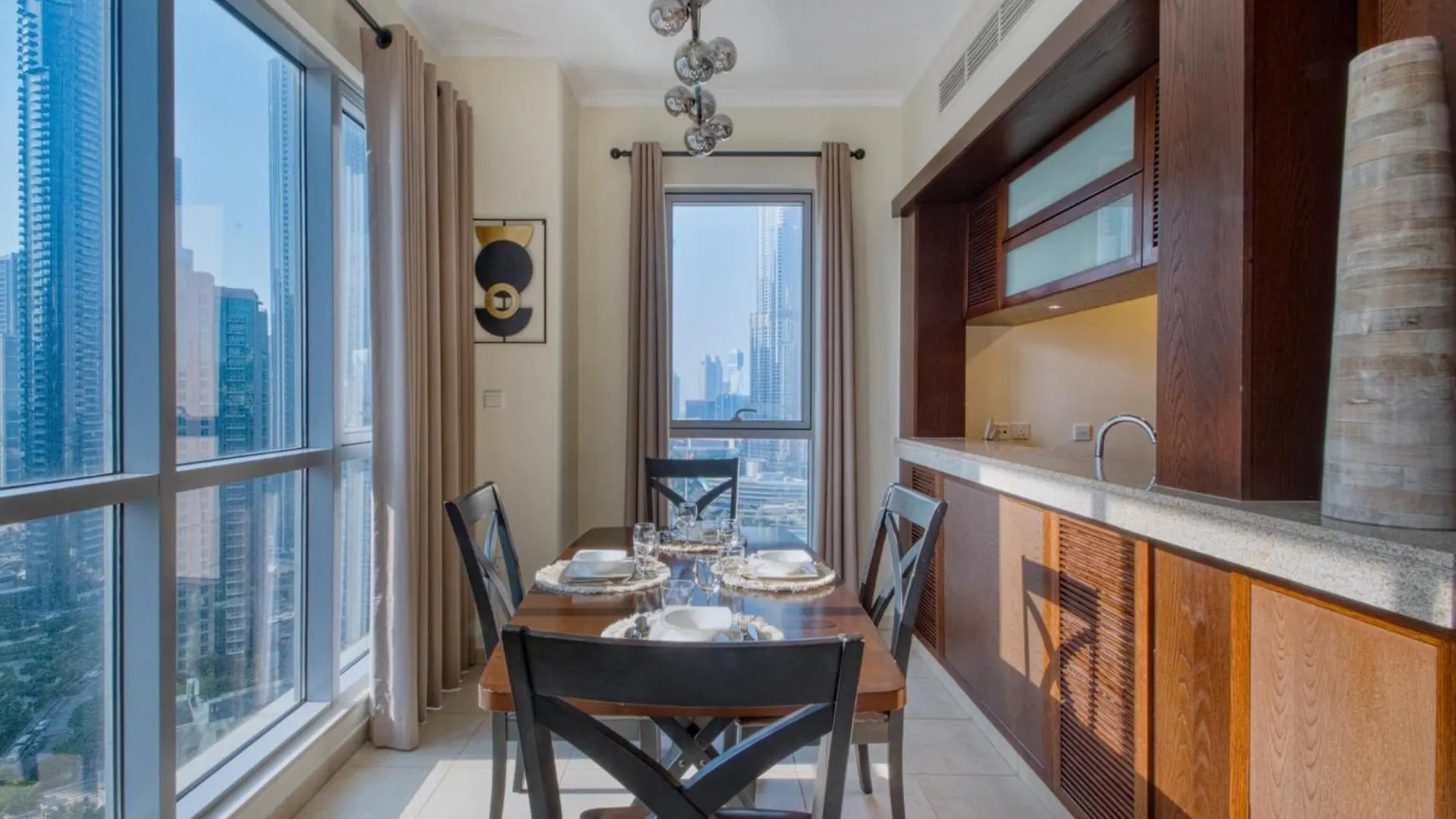 Luxury 1-Bedroom Apartment With Burj Khalifa View Dubai