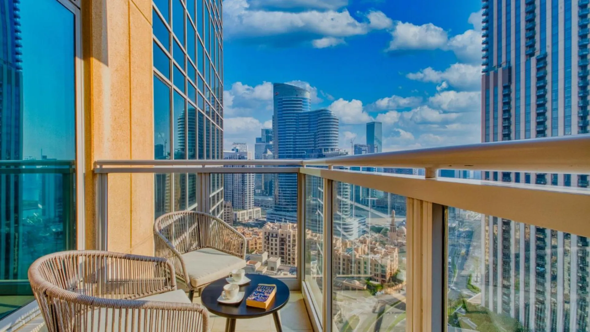 Luxury 1-Bedroom Apartment With Burj Khalifa View Dubai