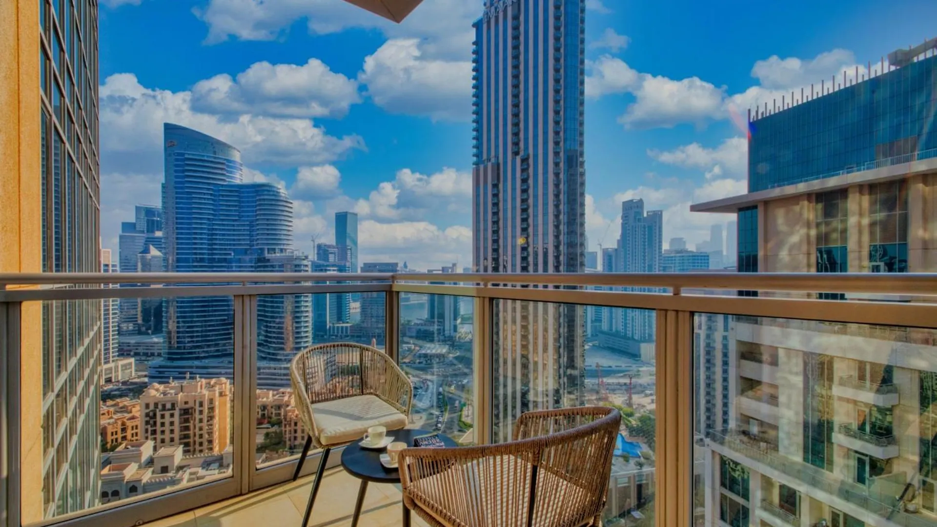 Luxury 1-Bedroom Apartment With Burj Khalifa View Dubai